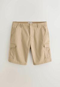 Shorts cargo beige avec fermeture à bouton sur le devant, passants pour ceinture, poches latérales et poches à rabat sur chaque cuisse, posés à plat sur un fond clair.