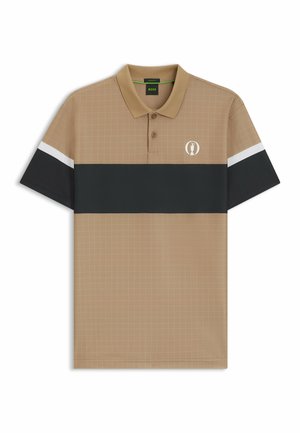 Beige polo skjorta med rutmönster, svart horisontell rand, vit accent på ärmarna och en logotyp på bröstet. Tillverkad av andningsbart tyg.