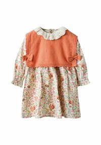 Abito floreale con maniche lunghe, base crema, top di maglia arancione, colletto scallop e fiocchi sul top. Presenta stampe di animali e fiori.