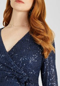 JoJo Maman Bébé SEQUIN WRAP - Koktailové šaty/večierkové šaty - navy