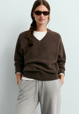 OYSHO, SOFT-TOUCH V-NECK JUMPER - Pullover - brown