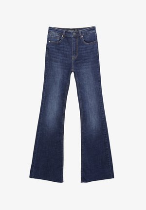 Mörka tvättade jeans med ett utsvängt ben, tillverkade av denim. Har framfickor och en dragkedja med knappstängning. Rakt midjeband.