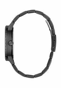 Ceas de mână negru cu un carcasă elegantă și brățară cu link-uri, văzut din lateral, evidențiind designul și detaliile sale.