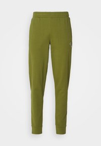 Olivgröna sweatpants med elastisk midja och åtsittande muddar, tillverkade av mjukt tyg, med en liten logotyp på vänstra låret.