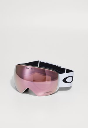 Rožinių tonų slidinėjimo akiniai su didele kreiva objektyvu, juoda ir balta elastinga juosta bei sidabriniu akcentu; matoma prekės ženklo "Oakley" pavadinimas.