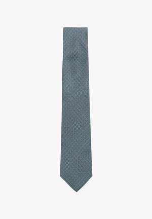 Kraťas s vzorom v modro-zelených odtieňoch s geometrickým dizajnom, ktorý zobrazuje diamanty v svetlom modrom tóne s červenými akcentmi. Materiál vyzerá hladko a má jemný lesk.