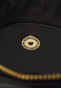 Love Moschino GIANT - Geantă de mână - nero