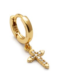 Pendiente de aro en tono dorado con un charm de cruz removable, que presenta seis piedras preciosas transparentes y un acabado pulido. Marcado "925" para plata de ley.