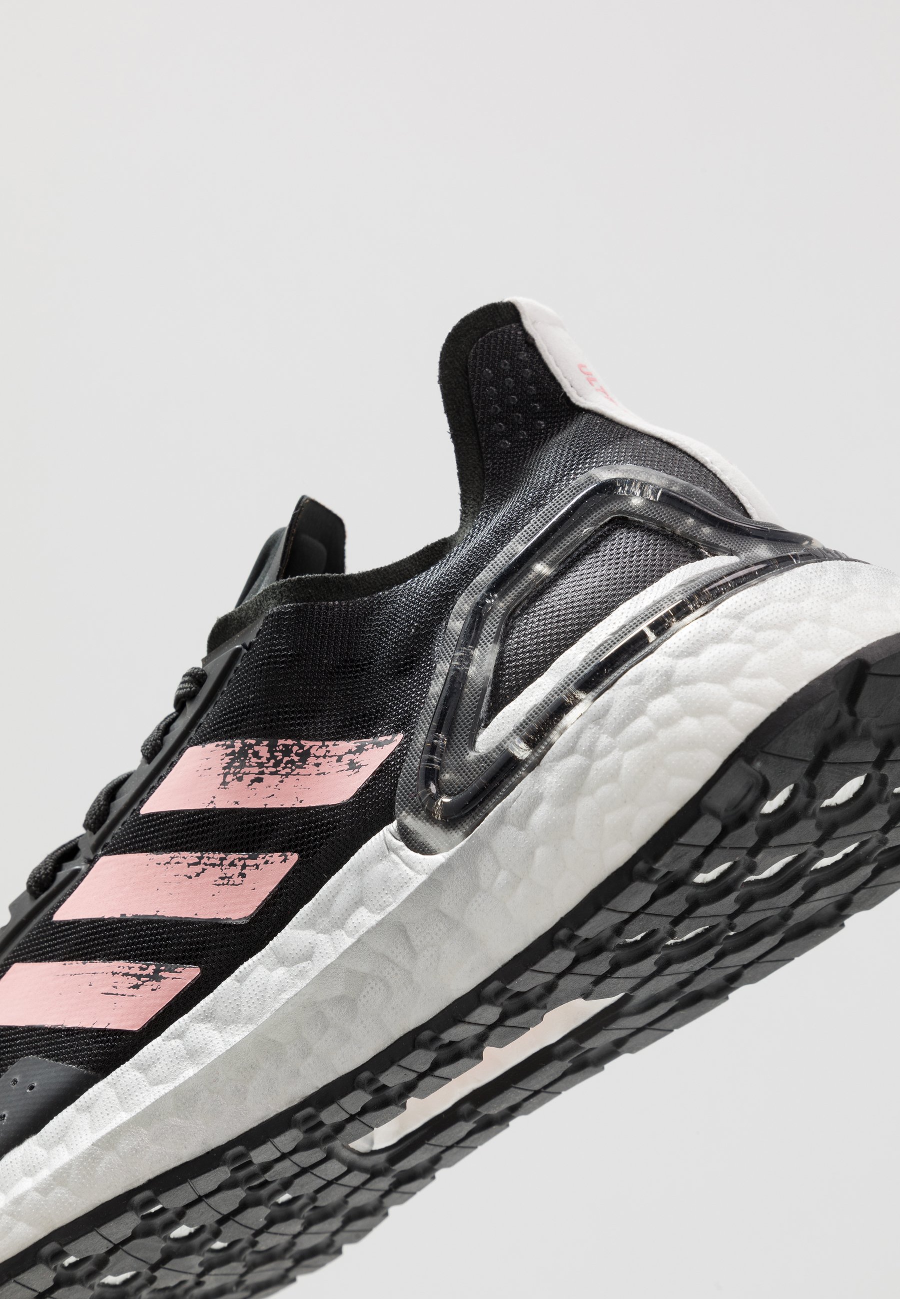 adidas Performance ULTRABOOST PB - Zapatillas de running neutras - core  black/glow pink/footwear white/negro - Zalando.es