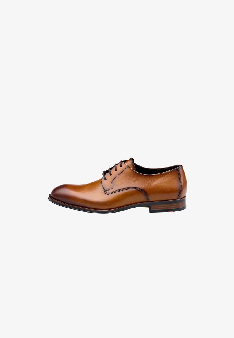 Brauner Lederschuh mit glatter Textur, abgerundeter Spitze, Schnürdesign und leicht erhöhtem Absatz. Dezente Nähte als Akzente.