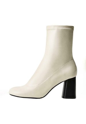 Stiefelette - white