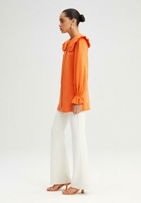 Touché Privé COLLAR DETAILED  - Pogājama blūze - orange