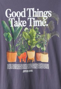 Pompeii PRE SEASON TEE - Marškinėliai su spaudiniu - raisin