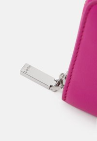 HUGO ZIPAROUND - Lommebok - dark pink