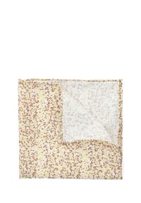 Koc w kwiatowy wzór w odcieniach żółci i brązu, wykonany z miękkiego materiału o gładkiej fakturze, częściowo złożony, aby odsłonić wewnętrzną warstwę.