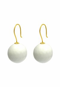 Orecchini a sfera in ceramica bianca con finitura lucida, dotati di ganci in metallo dorato e superficie liscia. Ogni sfera ha una forma sferica.