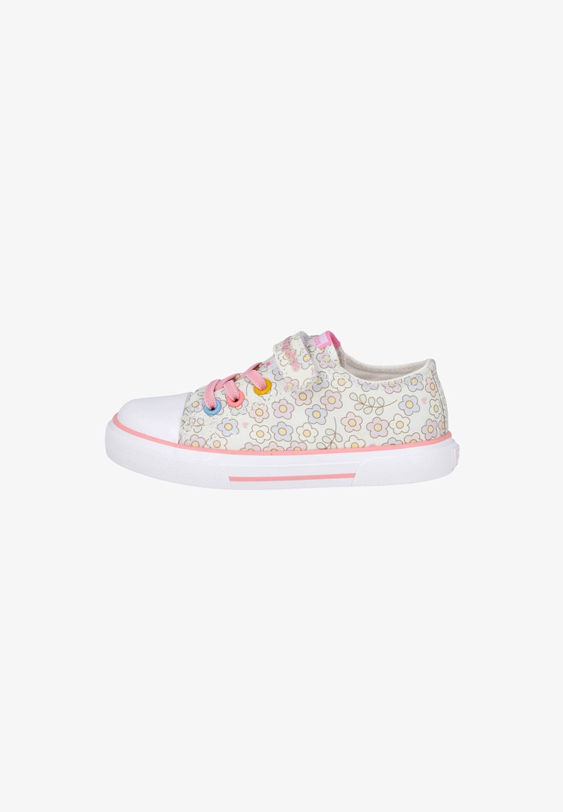 Zapatilla blanca para niños con patrón floral pastel, detalles en rosa, ojales coloridos y suela de goma blanca con rayas rosas.