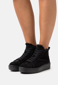 Tamaris Höga sneakers - black