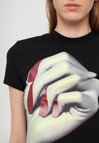 GmbH CROPPED WITH NAILS PRINT - Camiseta estampada - black