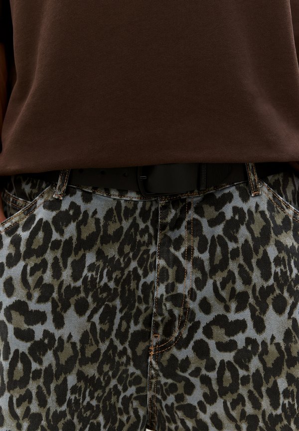 WITH  BUCKLE  - Gürtel