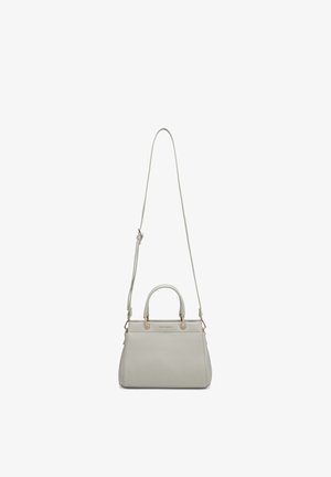 Sac à main en cuir gris clair avec poignées supérieures et longue bandoulière réglable, design minimaliste, garnitures dorées.