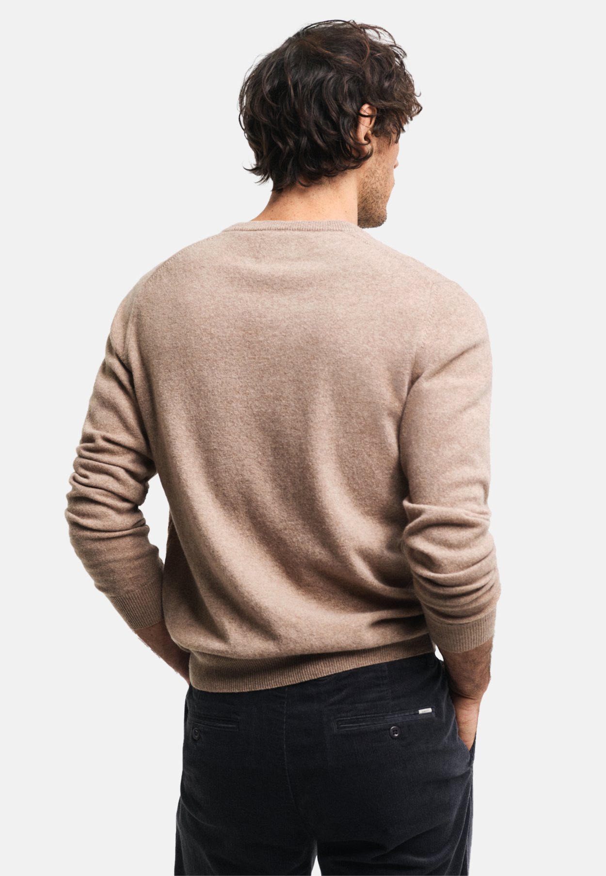 SUPER V-NECK SWEATER