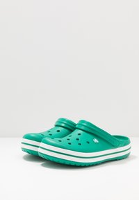 Crocs UNISEX - Tamancos - deep green/white
