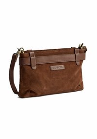 Smeđi nubuk clutch s kožnim detaljima i odvojivim kožnim remenom, s natpisom "DEPECHE" na prednjem središtu.