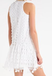Missguided Denní šaty - white