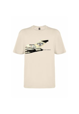 Beżowy t-shirt z grafiką ogona samolotu z napisami "Beastie Boys" i "No Sleep Til Brooklyn" z przodu.