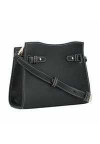 Borsa a mano in pelle nera con finitura texturizzata, parte superiore curva, tracolla regolabile, dettagli in metallo argentato e cuciture bianche. Design compatto.