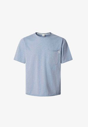 Šviesiai mėlynas trumpas rankovėmis marškinėliai, pagaminti iš minkštos medžiagos, su krūtine kišeniu ir apvalia iškirpte, turintys laisvą siluetą.