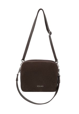 Borsa crossbody rettangolare di colore marrone scuro con tracolla in pelle regolabile e zip argentata, con il logo "RYŁKO" sul davanti.