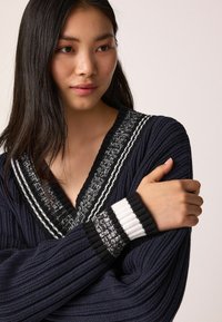 Next V-NECK - Džemperis - navy blue