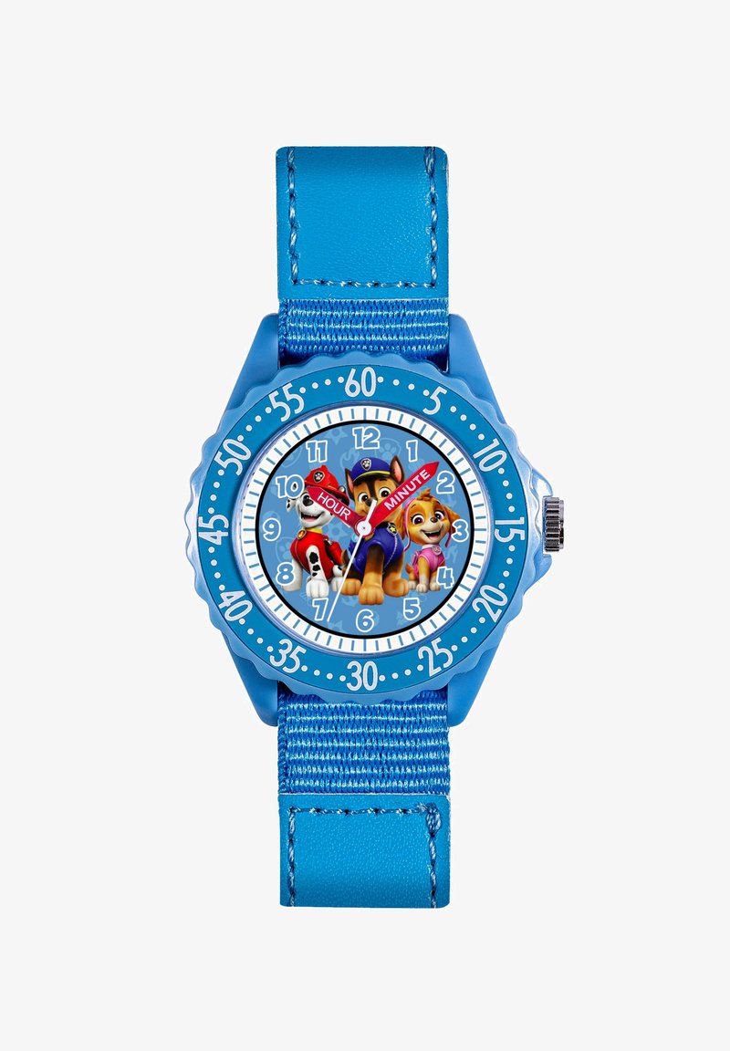Blauwe kinderwatch met een ronde wijzerplaat. Heeft cartoonhondfiguren op een lichtblauwe achtergrond. Blauwe stoffen band met stiksel-details.