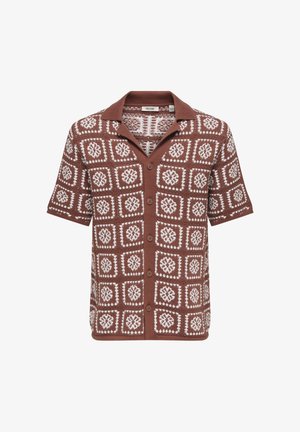 Cárdigan marrón de manga corta con patrones florales blancos, cuello con solapa y cierre frontal de botones. Textura de punto con un ajuste relajado.