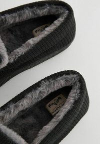 Next REGULAR FIT - Chaussons - black