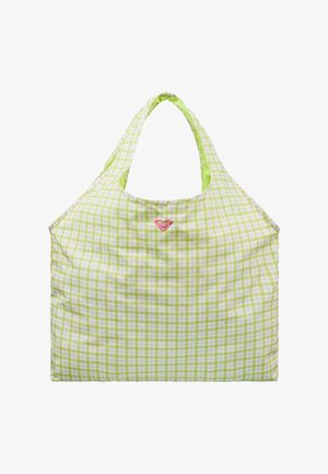 Sac cabas à carreaux vert clair et blanc avec un petit emblème en forme de cœur rose au centre et des poignées en tissu doux.