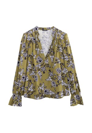 Olijfgroene blouse met een diepe V-hals, lange puffmouwen en een zwart-wit bloemenpatroon. Gemaakt van lichte stof met een zachte textuur.