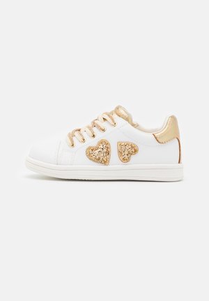 Sneakers - white