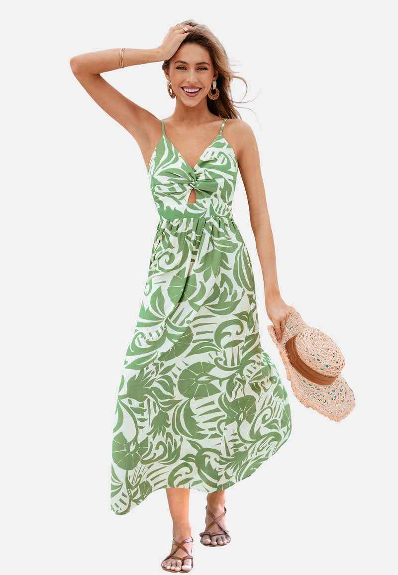 Vestido maxi de estampado floral verde con un frente anudado, tirantes ajustables, cintura fruncida y una silueta fluida.