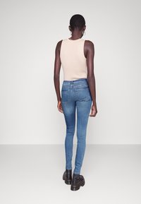 ONLY Tall Vaqueros pitillo - light-blue denim