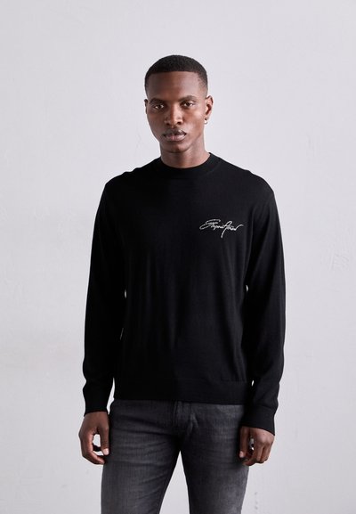 Suéter negro de manga larga con cuello redondo y texto bordado en el pecho. Hecho de tejido suave, presenta puños y dobladillo acanalados.