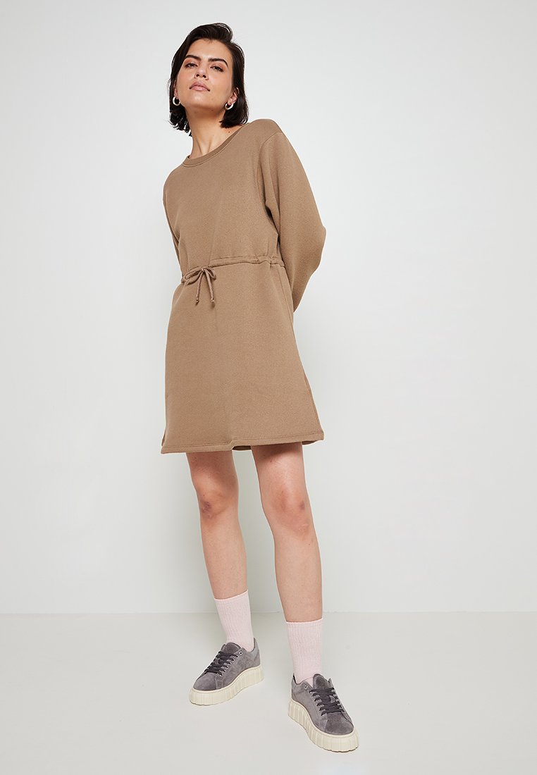 American vintage Jurk zandkleur American vintage Jurk zandkleur