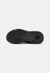Under Armour INFINITE PRO STORM - Hardloopschoenen voor op de weg - black