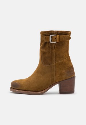 Classic ankle boots - brown