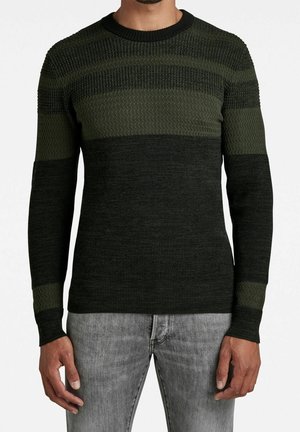 Stickad tröja - black