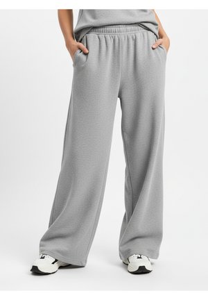 - Spodnie treningowe