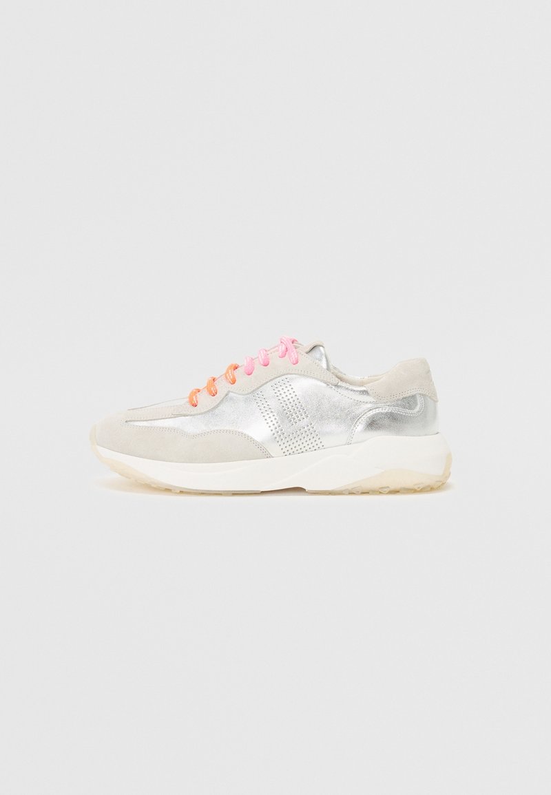 Men's sneakers in silver and beige suede. Features pink and orange laces, textured upper, and a thick white sole.