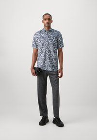 Ted Baker TAVARO - Vapaa-ajan kauluspaita - navy